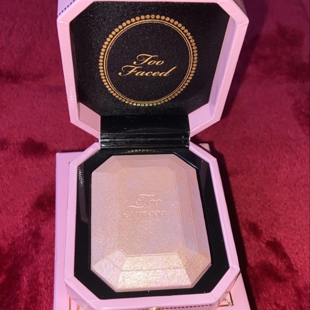 Too faced highlighter